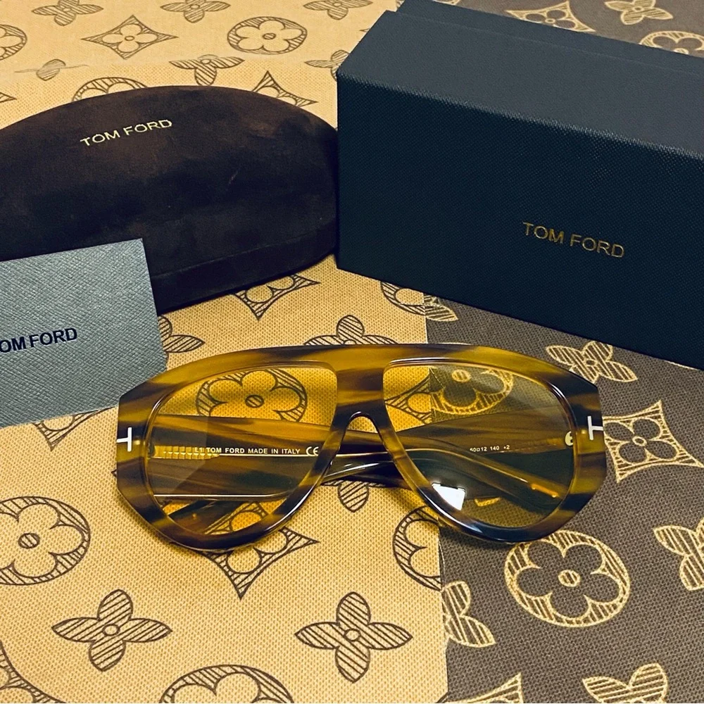 Tom Sunglasses with Yellow
Lenses - Picture 2 of 8